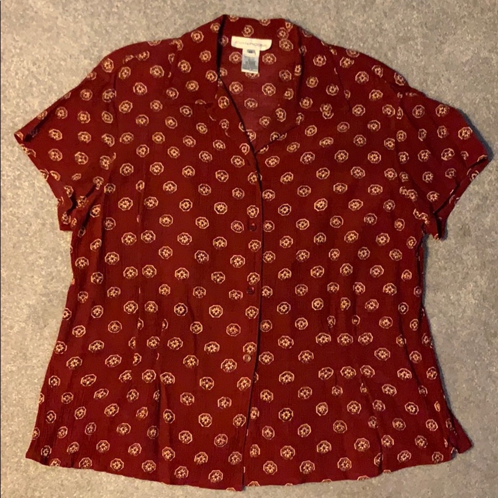 🦄3/$30 Burgundy medallion blouse